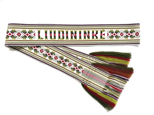 Austa juosta su užrašu "LIUDININKĖ"